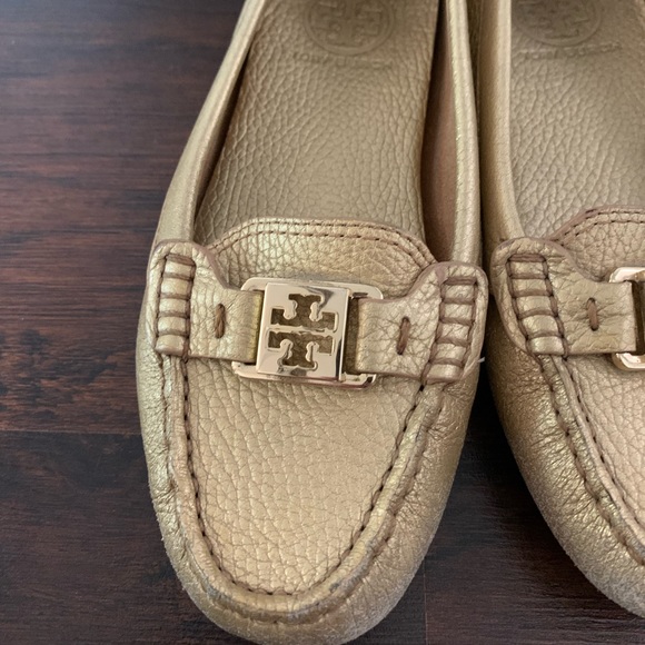 Tory Burch Kendrick Gold Leather Drivers Loafers - Picture 2 of 6